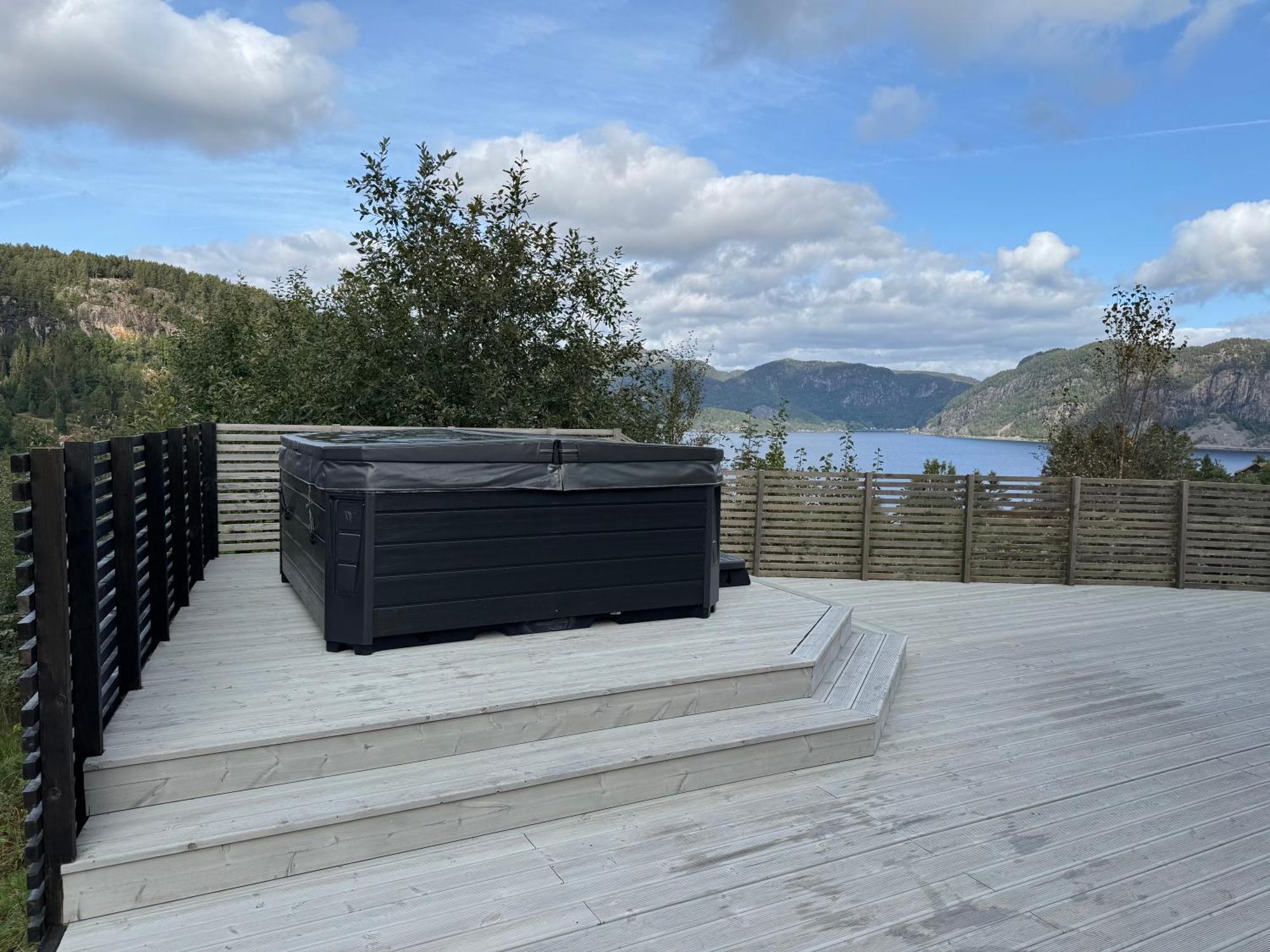 Lakes And Mountain, We Got Both! Moi Exterior foto